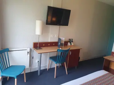 Télévision ou salle de divertissement dans l'établissement Logis Hotel De La Loire Ancenis - Restaurant Les Bateliers