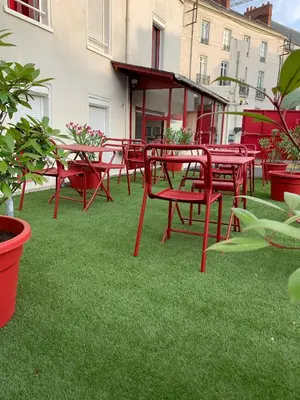 Jardin de l'établissement Logis Hotel Chateaubriand