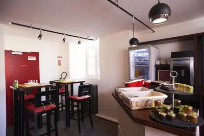 Cuisine ou kitchenette dans l'établissement Logis Hotel Chateaubriand