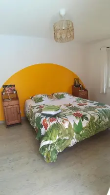 Un ou plusieurs lits dans un hébergement de l'établissement A La Topaze #Gîte calme #3 pers #Piscine privée #Cholet #Wifi haut débit #Préau #Cholet #Parc japonais #Puy du F ou