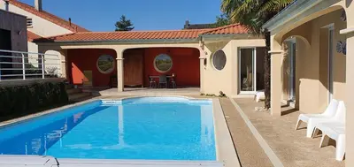 Piscine de l'établissement A La Topaze #Gîte calme #3 pers #Piscine privée #Cholet #Wifi haut débit #Préau #Cholet #Parc japonais #Puy du F ou ou située à proximité
