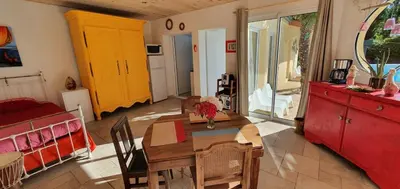 Cuisine ou kitchenette dans l'établissement A La Topaze #Gîte calme #3 pers #Piscine privée #Cholet #Wifi haut débit #Préau #Cholet #Parc japonais #Puy du F ou