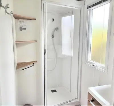 Salle de bains dans l'établissement Mobil-home 6 personnes accès piscine et espace aquatique - Mobil-home 4 Pièces 6 Personnes MAE-8962