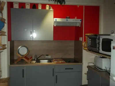 Cuisine ou kitchenette dans l'établissement LA PORTE DES ILES