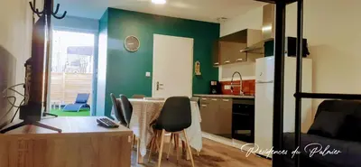 Cuisine ou kitchenette dans l'établissement Résidences du Palmier