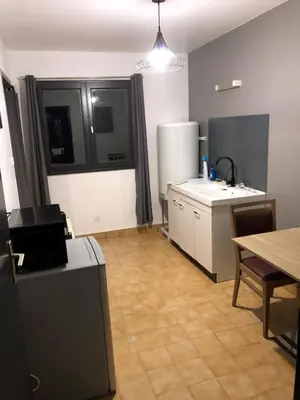 Cuisine ou kitchenette dans l'établissement Appartement LOGIS DU CHATEAU DES MARAIS - pour 2 à 3 PERSONNES
