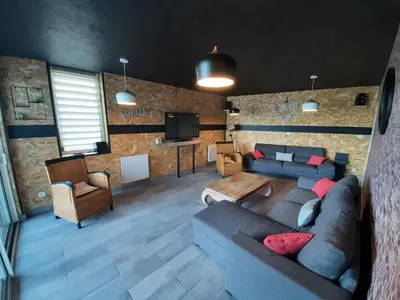 Coin salon dans l'établissement gite des mariés à 7mn du puy du F0U
