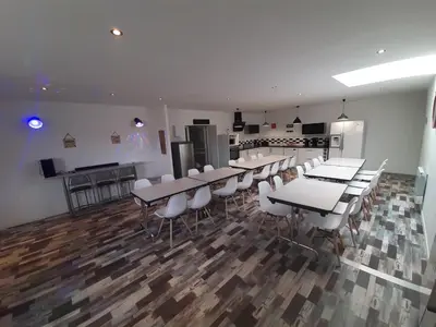 Cuisine ou kitchenette dans l'établissement gite des mariés à 7mn du puy du F0U