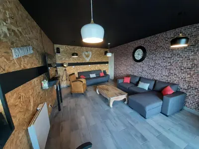 Coin salon dans l'établissement gite des mariés à 7mn du puy du F0U