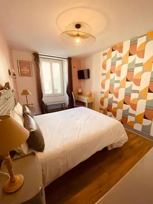 Télévision ou salle de divertissement dans l'établissement Hotel Abat Jour