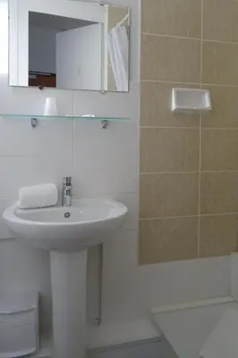 Salle de bains dans l'établissement Hôtel Saint-Patrick Cœur de NANTES