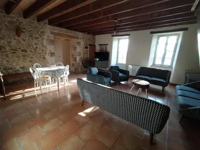 Coin salon dans l'établissement La Frapperie