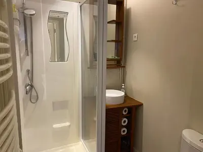 Salle de bains dans l'établissement Hotel Saint Yves