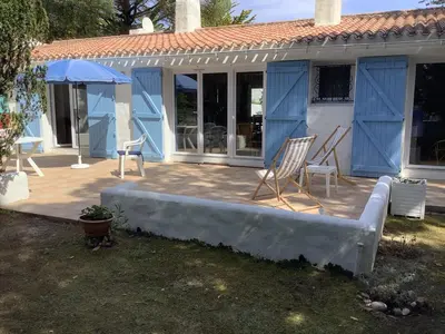 Jardin de l'établissement Maison 4 adultes et 4 enfants - 250m de la plage