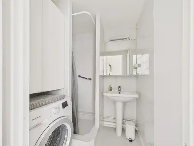 Salle de bains dans l'établissement Maison proche Golf plage et piscine à Pornic