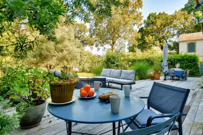 Jardin de l'établissement Villa traditionnelle pour 8 - 550m de la plage