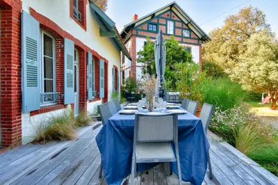 Jardin de l'établissement Villa traditionnelle pour 8 - 550m de la plage