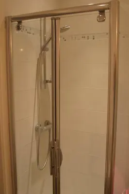 Salle de bains dans l'établissement Villa traditionnelle pour 8 - 550m de la plage