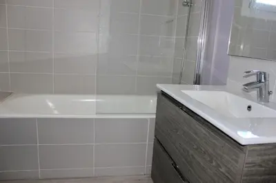Salle de bains dans l'établissement Maison pour 6 au coeur de Saint-Hilaire-de-Riez