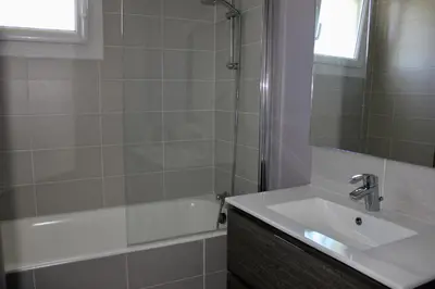 Salle de bains dans l'établissement Maison pour 6 au coeur de Saint-Hilaire-de-Riez