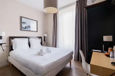 Un ou plusieurs lits dans un hébergement de l'établissement Best Western Hotel De La Plage Saint Marc sur Mer
