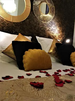 Un ou plusieurs lits dans un hébergement de l'établissement Opéra Suite&Spa