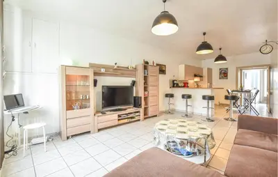 Cuisine ou kitchenette dans l'établissement 2 Bedroom Stunning Home In Apremont