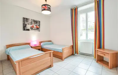 Un ou plusieurs lits dans un hébergement de l'établissement 2 Bedroom Stunning Home In Apremont
