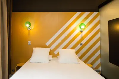 Un ou plusieurs lits dans un hébergement de l'établissement OLDEGAR Hôtel