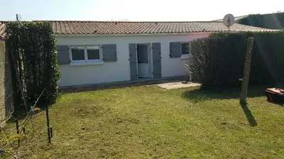 Jardin de l'établissement MAISON VENDEENNE PROCHE DE L OCEAN