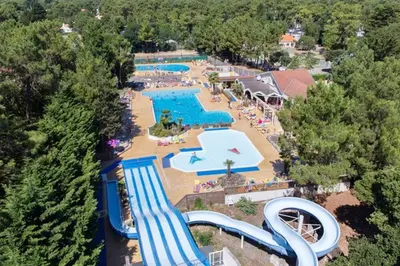Piscine de l'établissement Mobil-home moderne à Saint-Jean-de-Monts avec piscine partagée ou située à proximité