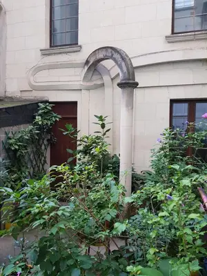 Jardin de l'établissement Maisonnette atypique en triplex au calme hyper-centre place du Ralliement