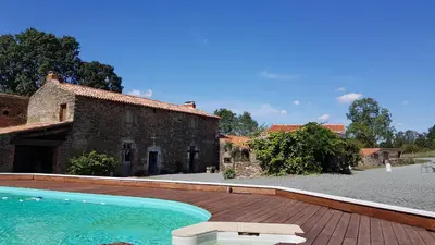 Piscine de l'établissement Le Nichoir ou située à proximité