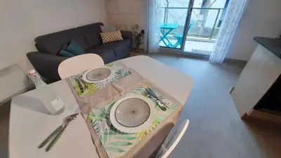 Coin salon dans l'établissement LA BIGEONNIERE Appartement 1 chambre résidence avec piscine proche centre