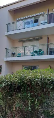Balcon ou terrasse dans l'établissement LA BIGEONNIERE Appartement 1 chambre résidence avec piscine proche centre