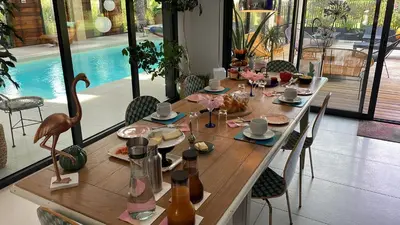 Piscine de l'établissement Villa NOVA ou située à proximité