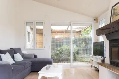 Télévision ou salle de divertissement dans l'établissement Gîte du jardin de Charlotte - Ancenis St Géréon