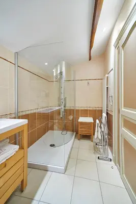 Salle de bains dans l'établissement Château de la Richerie - proche Puy du Fou
