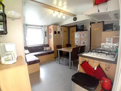 Cuisine ou kitchenette dans l'établissement Mobil home proche du paradis des plages