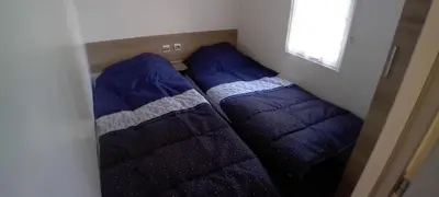 Un ou plusieurs lits dans un hébergement de l'établissement Mobil home proche du paradis des plages