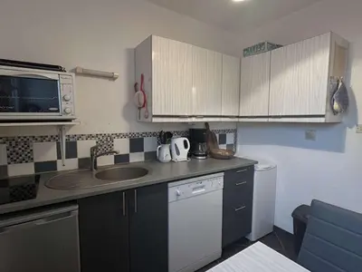 Cuisine ou kitchenette dans l'établissement Appartement 3 pièces avec balcon, à 300m de la plage, La Guérinière - FR-1-224B-107