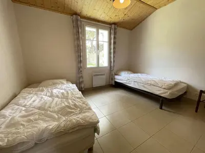 Un ou plusieurs lits dans un hébergement de l'établissement Maison indépendante avec terrasse, proche plage et terrain de 1100 m², Noirmoutier-en-l'Île - FR-1-224B-108