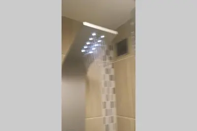 Salle de bains dans l'établissement Appartement 2 chambres Angers Centre de Congrès