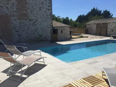 Piscine de l'établissement LA GRANDE THIBAUDIERE ou située à proximité