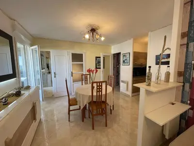Cuisine ou kitchenette dans l'établissement Appartement spacieux 4 pers, balcon, vue mer, proche plage, parking, ménage inclus - FR-1-224C-116