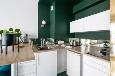 Cuisine ou kitchenette dans l'établissement Jad'Or - avec parking privé