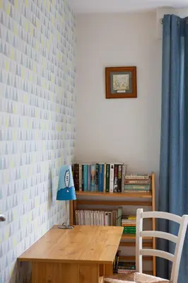 Bibliothèque dans l'appartement