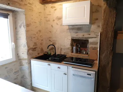 Cuisine ou kitchenette dans l'établissement Gîte les genêts