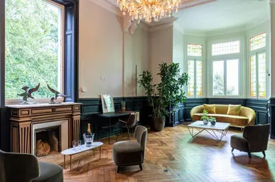 Coin salon dans l'établissement Le Château des Forges