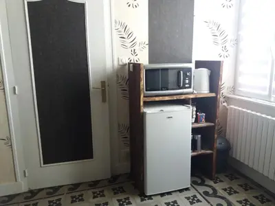 Cuisine ou kitchenette dans l'établissement chambre meublée à louer